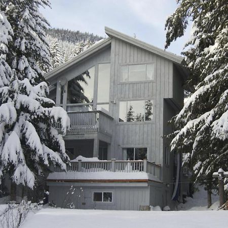 Wildflower Private Studio Suite By Belle Neige วิสต์เลอร์ ภายนอก รูปภาพ