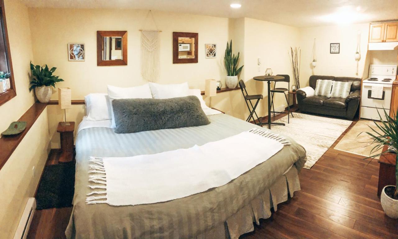 Wildflower Private Studio Suite By Belle Neige วิสต์เลอร์ ภายนอก รูปภาพ
